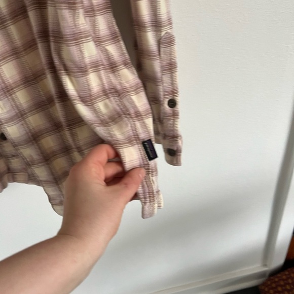 Patagonia Flannel Button Down, size large - Picture 5 of 5